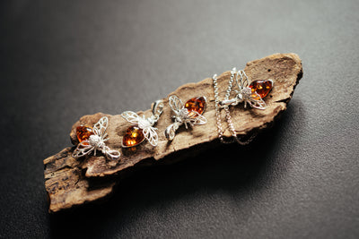 Bee pendant with amber