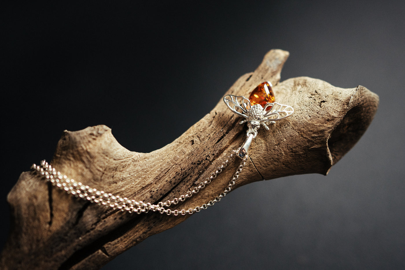 Bee pendant with amber