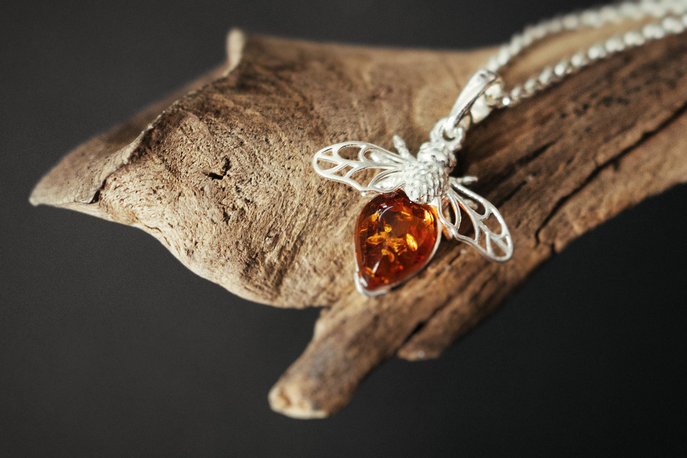 Bee pendant with amber