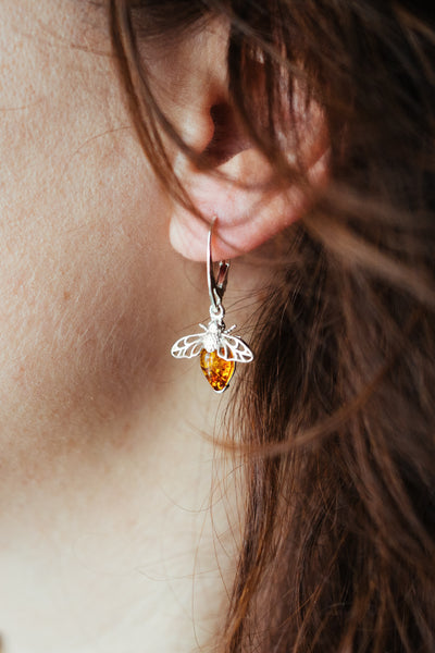 Bee pendant with amber