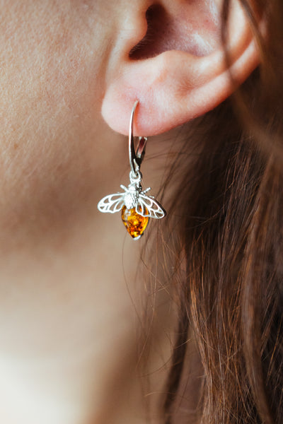 Bee earrings with amber.