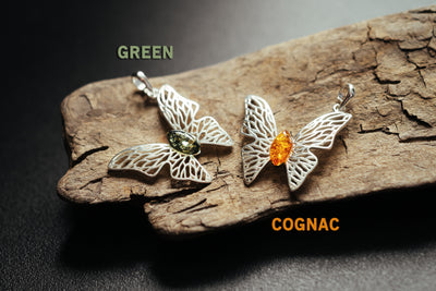 Butterfly pendnat with amber.
