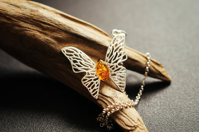 Butterfly pendnat with amber.