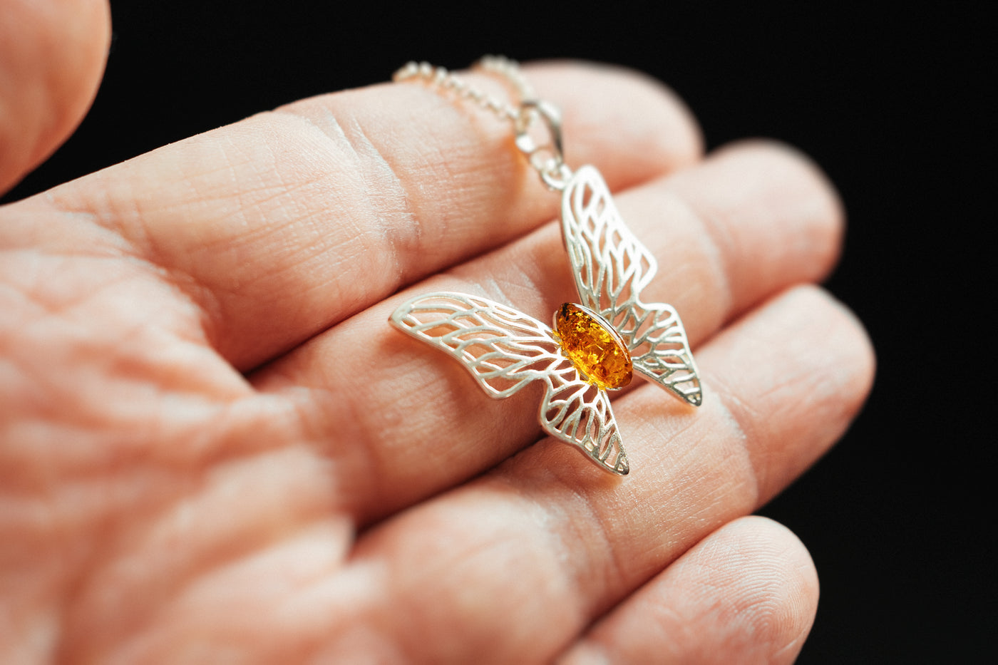 Butterfly pendnat with amber.