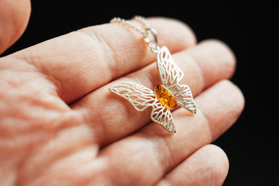 Butterfly pendnat with amber.