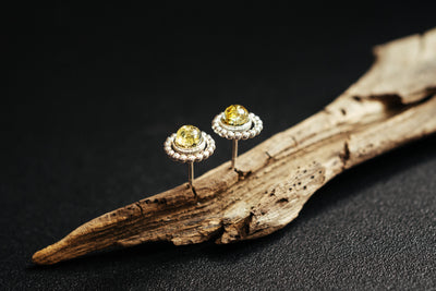 Dainty circle pendnat.