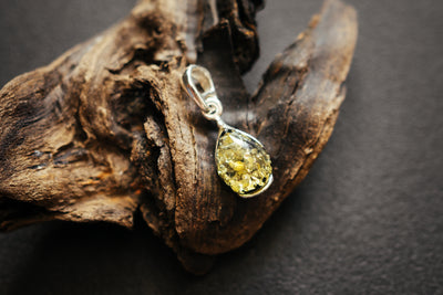 Elegant teardrop pendant