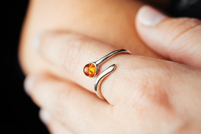 Adjustable Sterling Silver Ring with Natural Amber – Open Minimalist Design