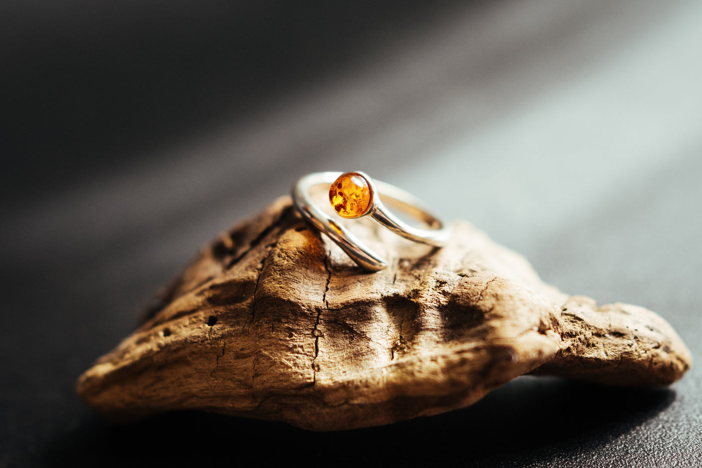Adjustable Sterling Silver Ring with Natural Amber – Open Minimalist Design