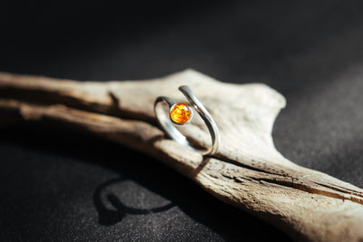 Adjustable Sterling Silver Ring with Natural Amber – Open Minimalist Design