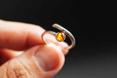 Adjustable Sterling Silver Ring with Natural Amber – Open Minimalist Design