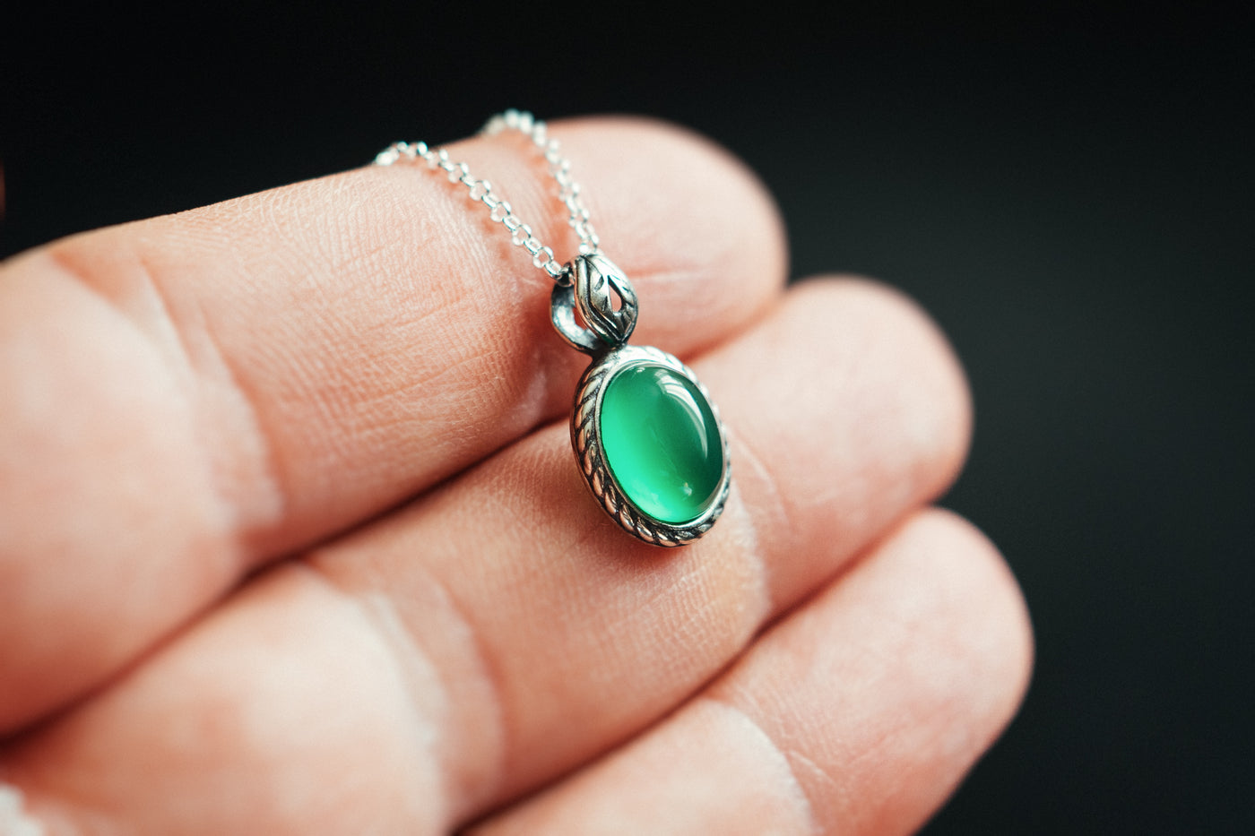 Elegant Silver Pendant with Natural Green Agate